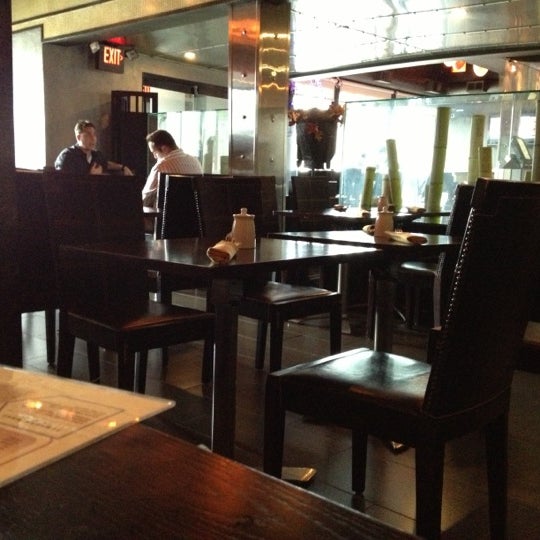 Снимок сделан в Sogo Hibachi Grill &amp; Sushi Lounge пользователем Eat With Dan 10/25/2012