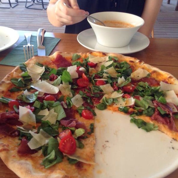 Foto diambil di PepperJam Gourmet Pizza oleh FATİH P. pada 12/30/2014