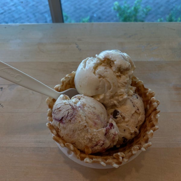 Foto scattata a Jeni&#39;s Splendid Ice Creams da Abdullah N. il 8/4/2023