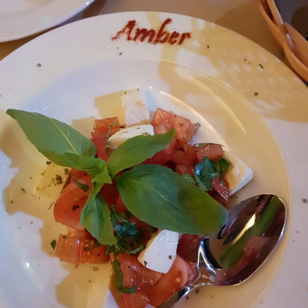4/4/2018에 Мария Б.님이 Ресторан-караоке «Амбер» / Amber Restaurant &amp; Karaoke에서 찍은 사진
