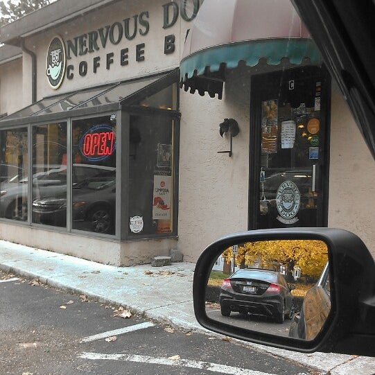 11/6/2013에 Nancy B.님이 Nervous Dog Coffee Bar &amp; Roaster에서 찍은 사진