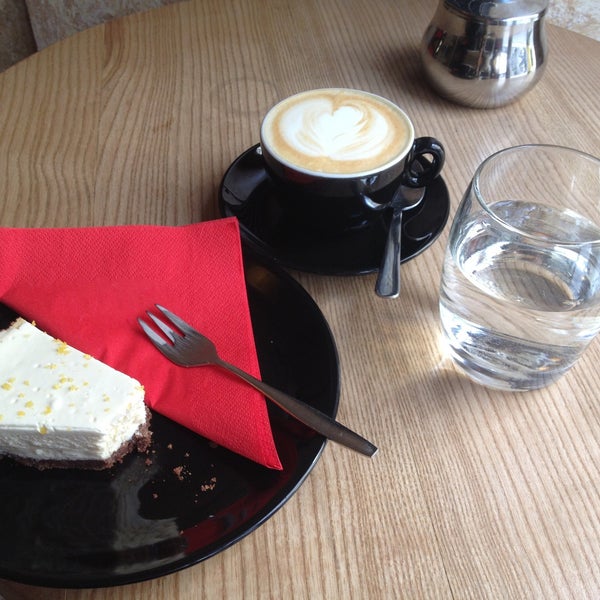 5/7/2013에 xmirinka님이 Cafe Mitte에서 찍은 사진
