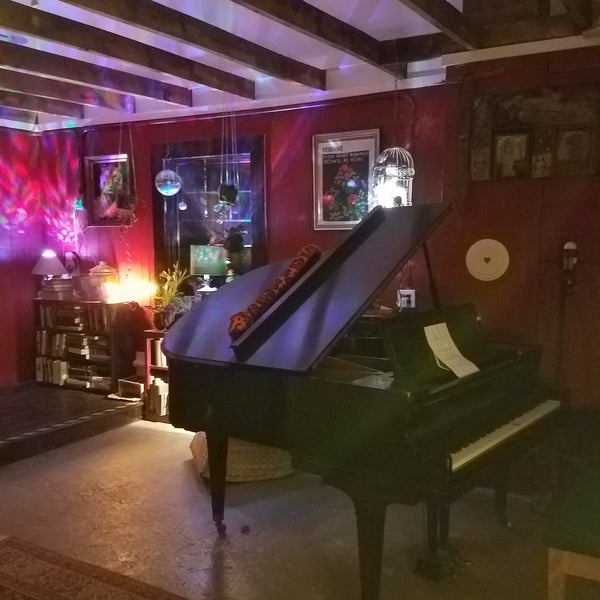 4/19/2018 tarihinde Susie W.ziyaretçi tarafından Sly Grog Lounge'de çekilen fotoğraf