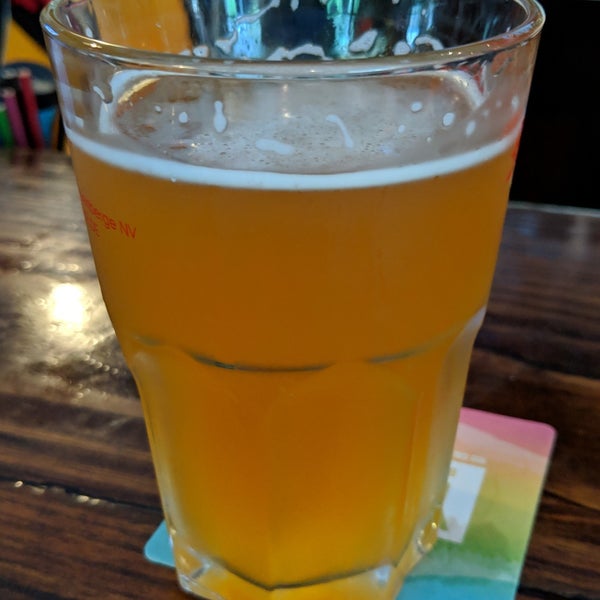 Photo taken at The Beer Growler by Padget C. on 4/19/2019