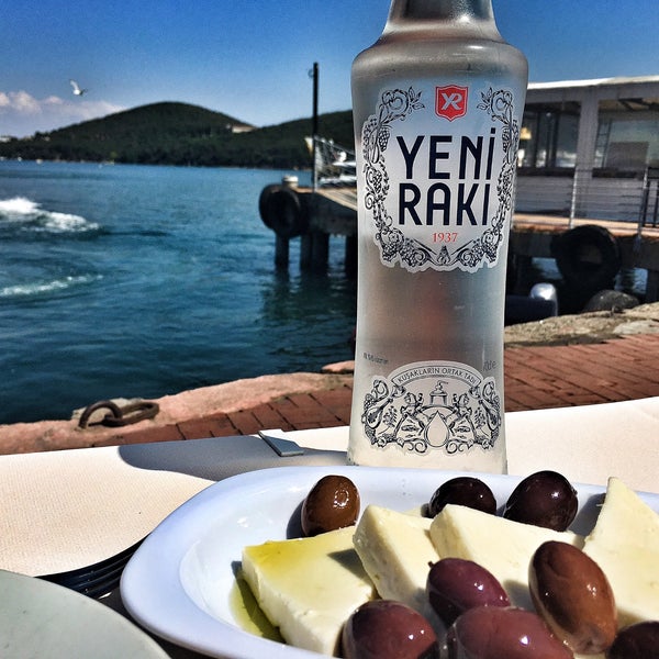 Снимок сделан в Çardak Restaurant пользователем Murat 5/7/2016