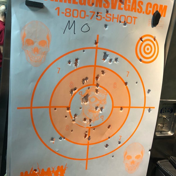 Foto diambil di Machine Guns Vegas oleh M O pada 7/14/2019