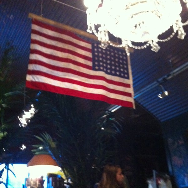 hollister independence mall