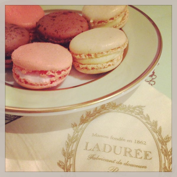Меню Laduree сент Оноре роза