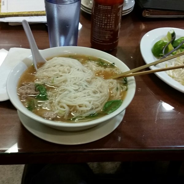 Photo taken at Pho Thanh Huong by A Devoted Yogi on 11/24/2014