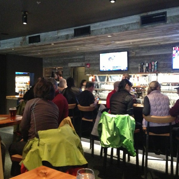 Foto tomada en Spur Restaurant &amp; Bar  por Tony L. el 3/2/2013