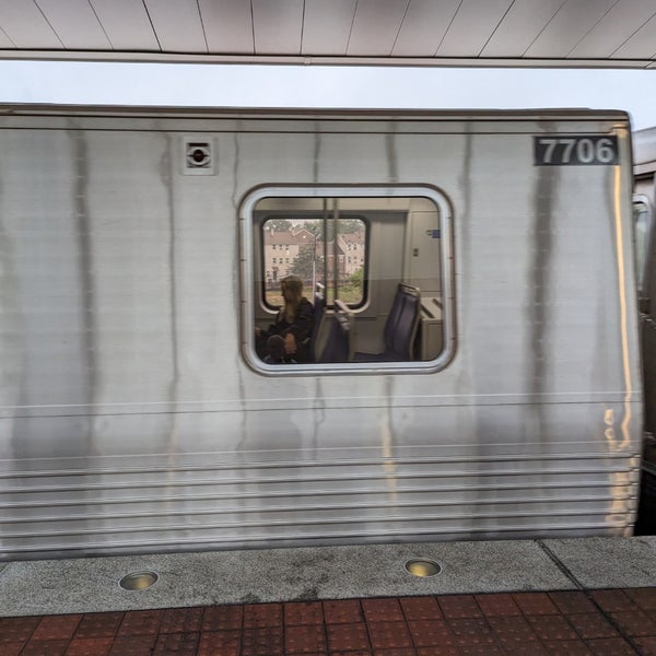 Braddock Road Metro Station Metro Station in Braddock Road Metro