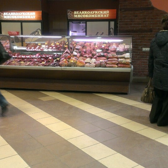 Великолукский магазин спб. Великолукский мясокомбинат никольское. Великолукский мясокомбинат продукты. Великолукский мясокомбинат магазины. Мясной магазин великолукский.