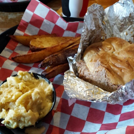 5/17/2014에 Eric R.님이 Andy Nelson&#39;s Barbecue Restaurant &amp; Catering에서 찍은 사진