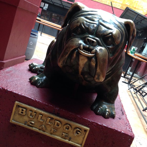 Foto diambil di Bulldog Café oleh Miner H. pada 9/8/2015