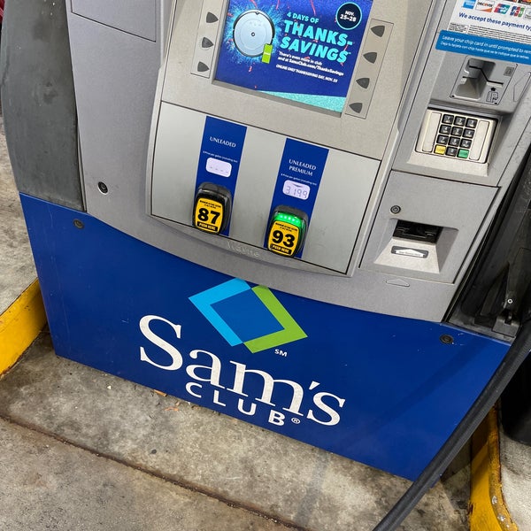 what time does sam's club gas pump close