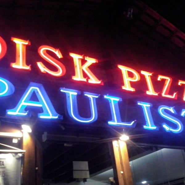Foto tirada no(a) Disk Pizza Paulista por Renan F. em 8/10/2014