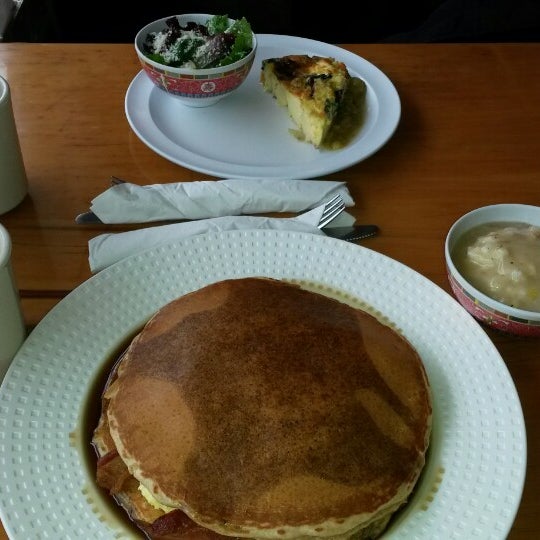 รูปภาพถ่ายที่ Mothership Restaurant โดย Kathy P. เมื่อ 1/25/2014