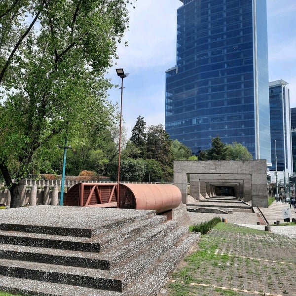 Parque Rufino Tamayo - Pedestrian Plaza