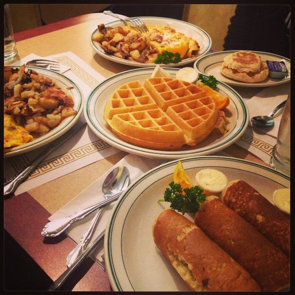 Foto tomada en The Waffle Shop  por Keya Z. el 10/27/2013