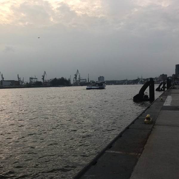 Das Foto wurde bei Überseebrücke von Onur K. am 9/22/2017 aufgenommen