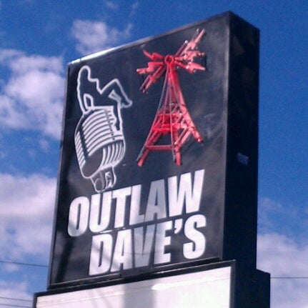 Снимок сделан в Outlaw Dave&#39;s Worldwide Headquarters пользователем James &quot;Jim&quot; F. 12/22/2012