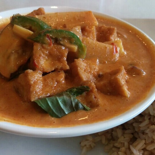 รูปภาพถ่ายที่ Thai Spice Asian Cuisine โดย James &quot;Jim&quot; F. เมื่อ 11/4/2015
