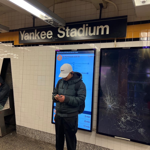MTA Subway - 161st St/Yankee Stadium (4/B/D) - Metro Station in Concourse  Village