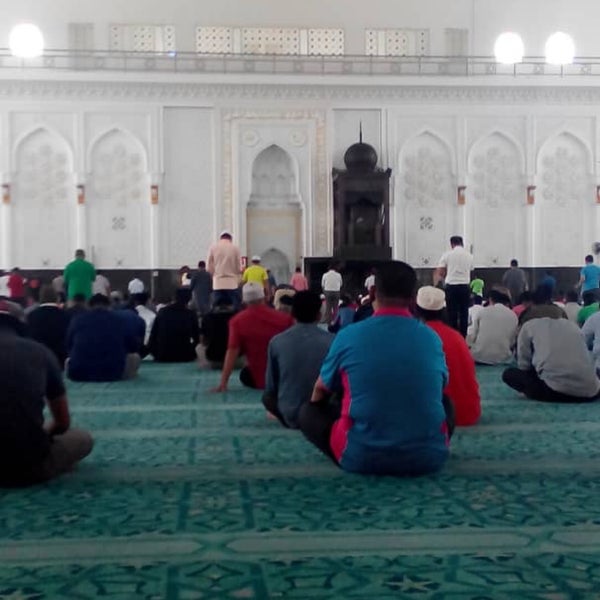 Das Foto wurde bei Masjid KLIA (Sultan Abdul Samad Mosque) von Farid F. am 1/18/2019 aufgenommen