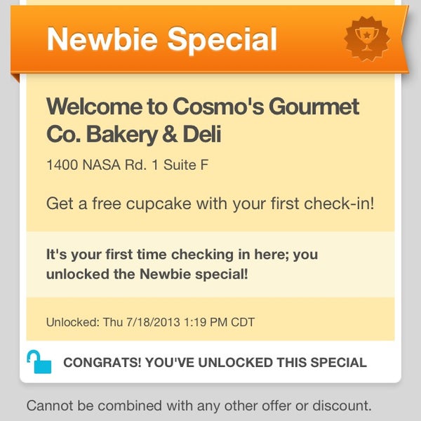 รูปภาพถ่ายที่ Cosmo&#39;s Gourmet Co. Bakery &amp; Deli โดย Hurry🆙 เมื่อ 7/18/2013