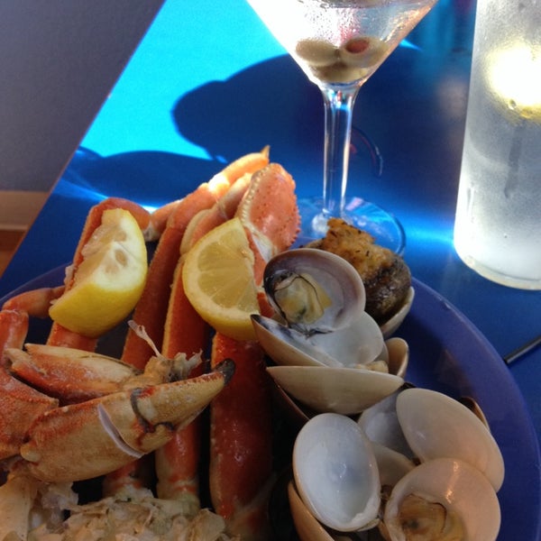 รูปภาพถ่ายที่ Jimmy&#39;s Seafood Buffet โดย Molly B. เมื่อ 4/16/2014