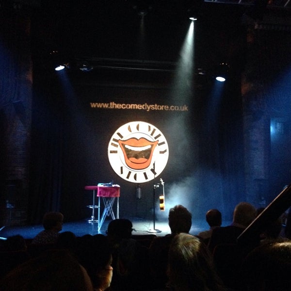 Foto tirada no(a) The Comedy Store por Ben S. em 9/24/2013