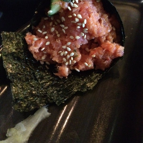 4/18/2014 tarihinde Desiree V.ziyaretçi tarafından Kura Sushi'de çekilen fotoğraf