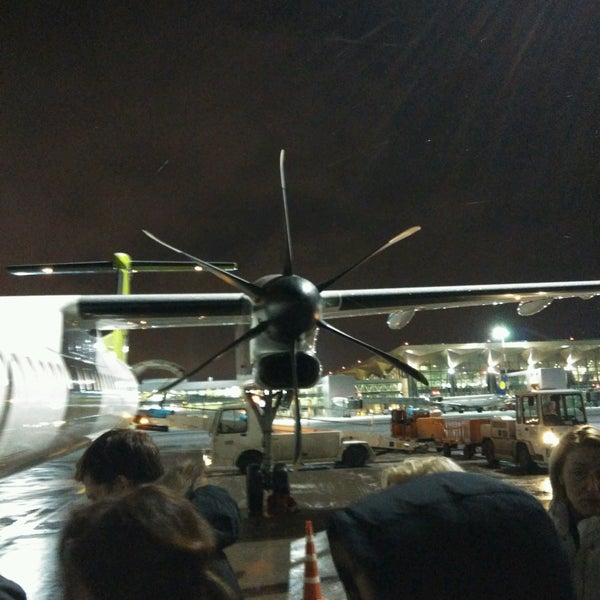 Рига билеты на автобус. Аэропорт пулково самолеты. Автобус санкт-петербург рига. Самолет москва рига. Рейс петербург рига.