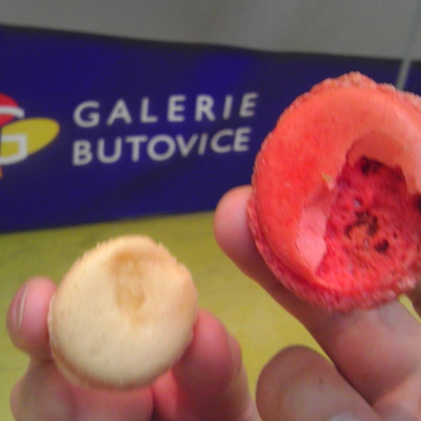 Probably the worst macarons in Prague... :(