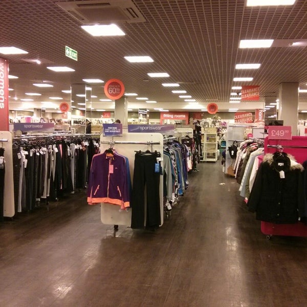 Tk maxx магазин фото. Магазин maxx симферополь. Maxx одежда. Maxx одежда. Магазин махх брянск.