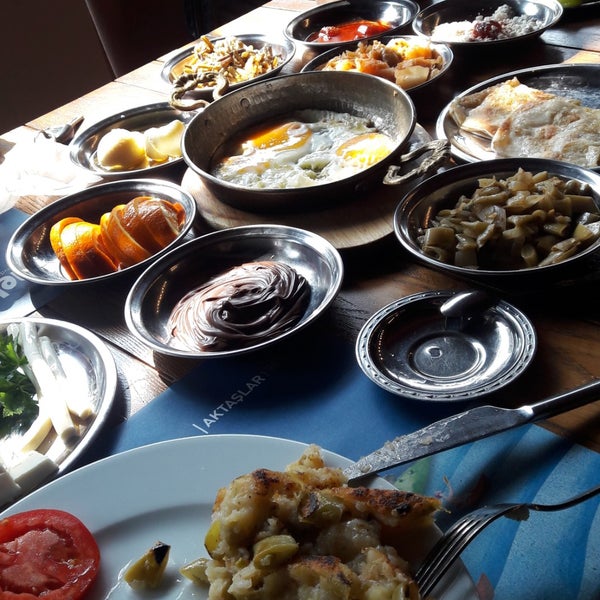 Foto tirada no(a) Aktaşlar Pide Restaurant por Shjsskdkdk em 10/3/2019