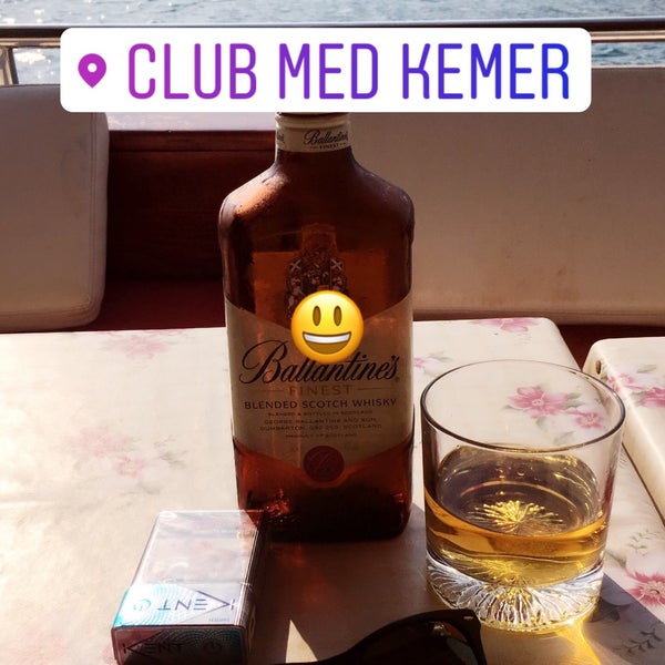 Foto tirada no(a) Club Med Kemer por ÖzGe Yorulmaz 🎈 em 8/20/2017