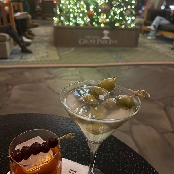 Photo taken at Great Hall Bar at The Grove Park Inn Resort &amp; Spa by Heavy on 1/4/2024