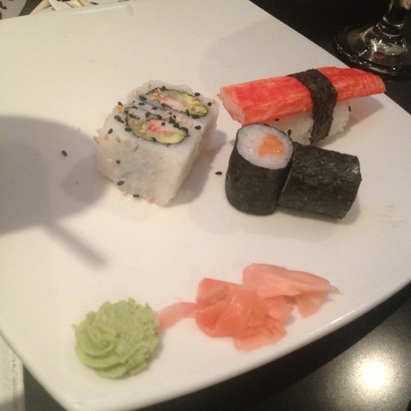 Foto diambil di Restaurante Japonés Satto oleh Michael F. pada 2/23/2013