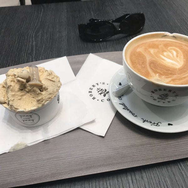 Robert's coffee. Robert's coffee. Tulip latte art. кофе. Robert's coffee.