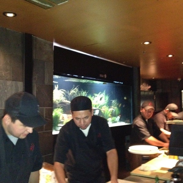 Foto tomada en The Fish Restaurant &amp; Sushi Bar  por Bry B. el 2/8/2013