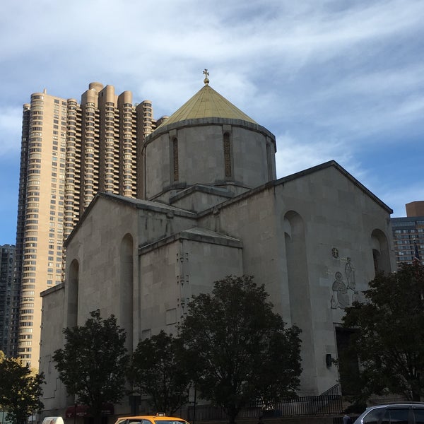 Foto tirada no(a) St. Vartan Armenian Cathedral por Andrea M. em 11/5/2016