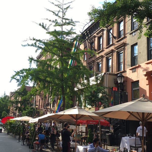 6/26/2020 tarihinde Andrea M.ziyaretçi tarafından Restaurant Row'de çekilen fotoğraf