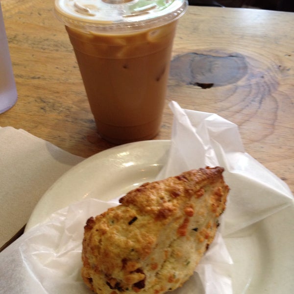 7/14/2013にAndrea M.がMojo Coffeeで撮った写真