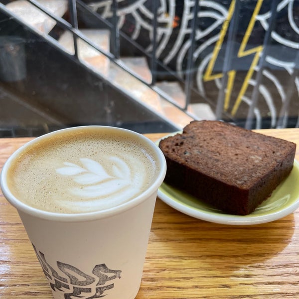 Foto tirada no(a) St Kilda Coffee por Andrea M. em 5/16/2022