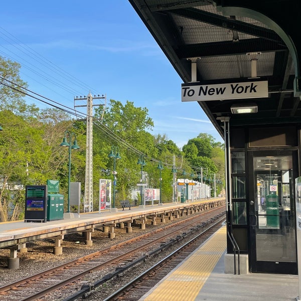 Metro North Ossining Train Station Rail Station in Ossining