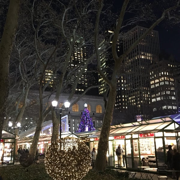 12/11/2018 tarihinde Andrea M.ziyaretçi tarafından The Holiday Shops at Bryant Park'de çekilen fotoğraf