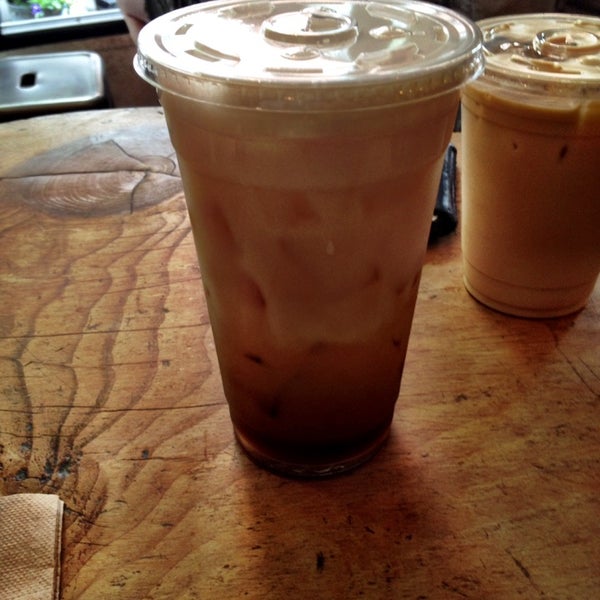5/24/2014 tarihinde Andrea M.ziyaretçi tarafından Mojo Coffee'de çekilen fotoğraf