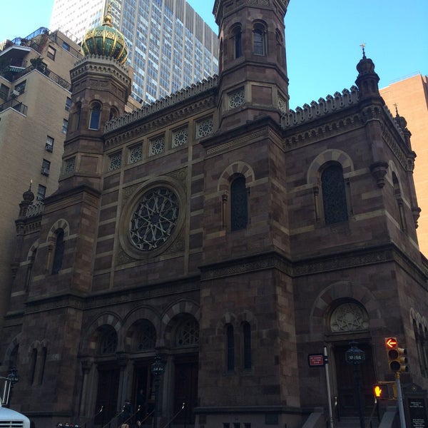 รูปภาพถ่ายที่ Central Synagogue โดย Andrea M. เมื่อ 10/18/2015