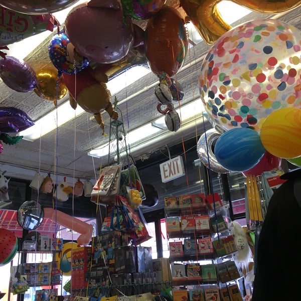 3/4/2017에 Andrea M.님이 Balloon Saloon에서 찍은 사진
